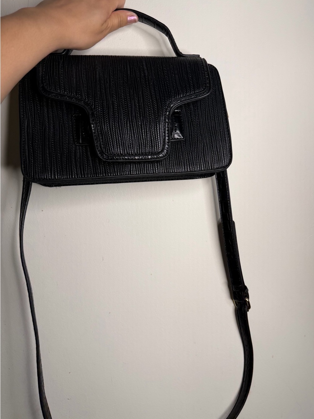 Classic Black Textured Crossbody Bag - Unbranded - Picture 2 of 5